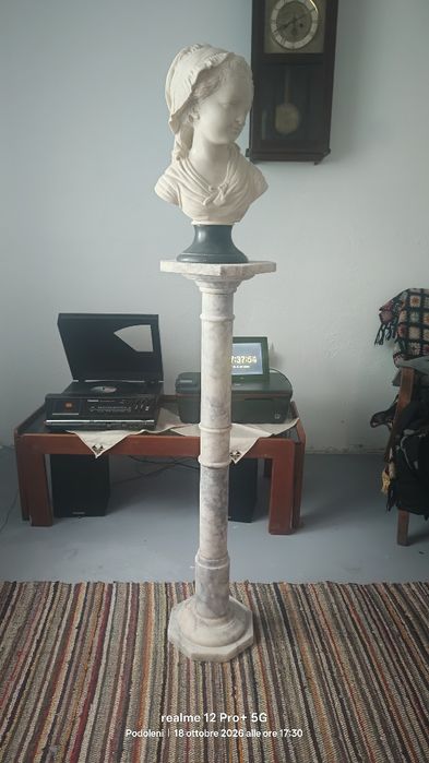 Bust damă și coloană marmură alabastru