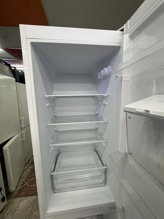 Хладилник със диспесър finlux