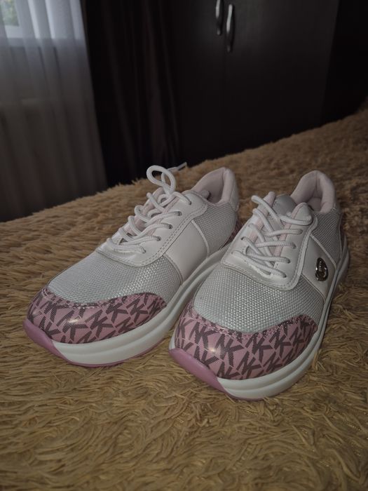 Женские кросовки