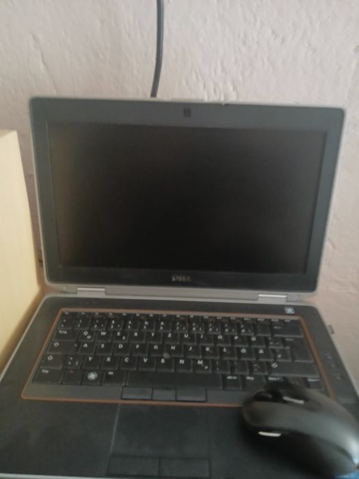 Лаптоп dell продавам
