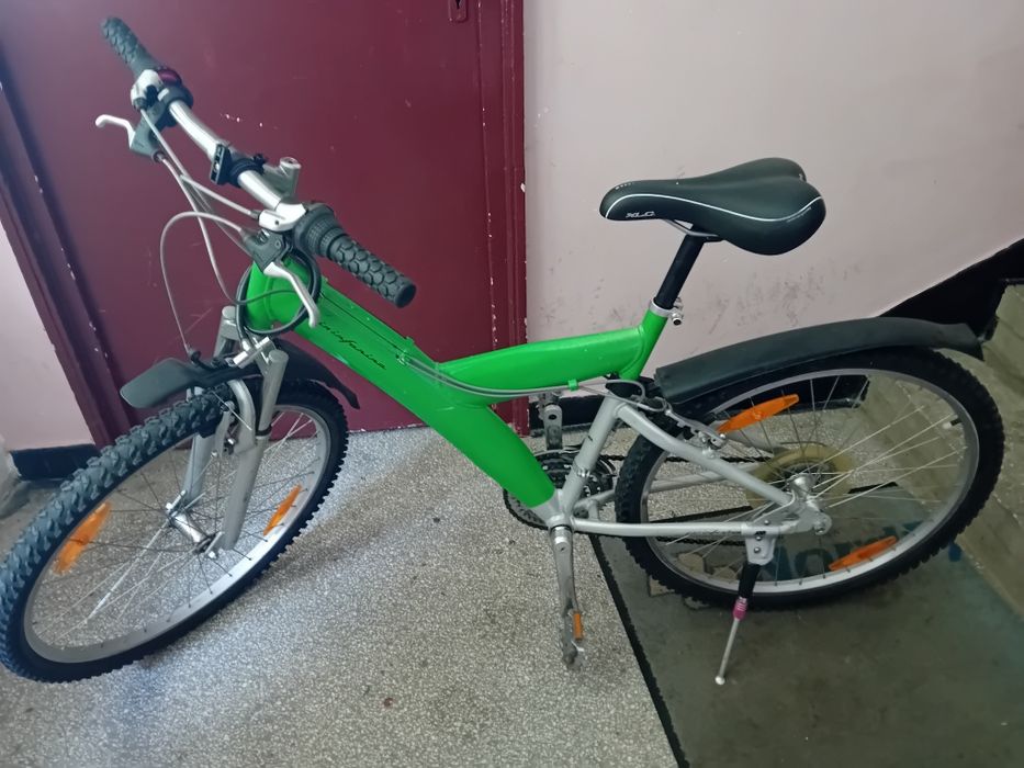 Vând bicicleta  700 roni...