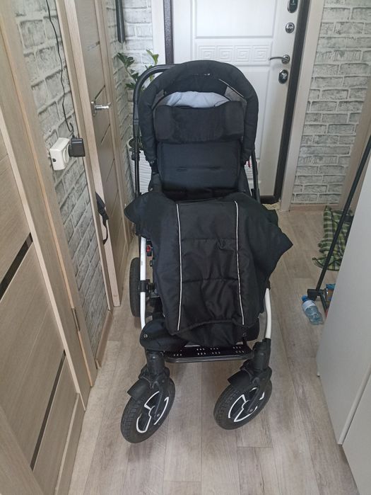 Продам детскую инвалидную коляску