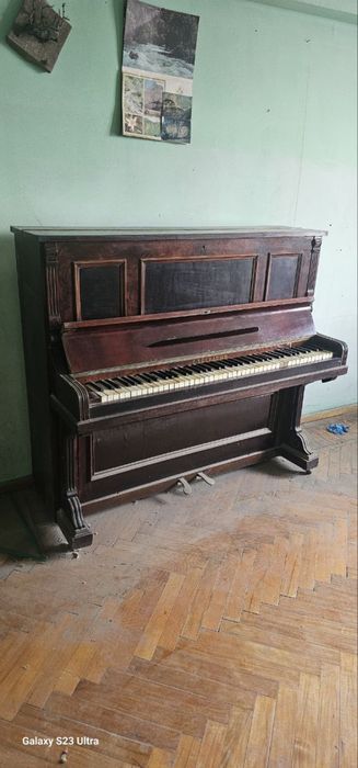 Продается пианино и радио немецкие!