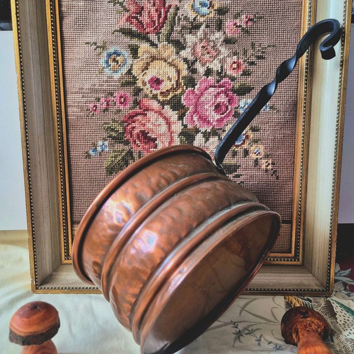 Медна касерола с дръжка от ковано желязо