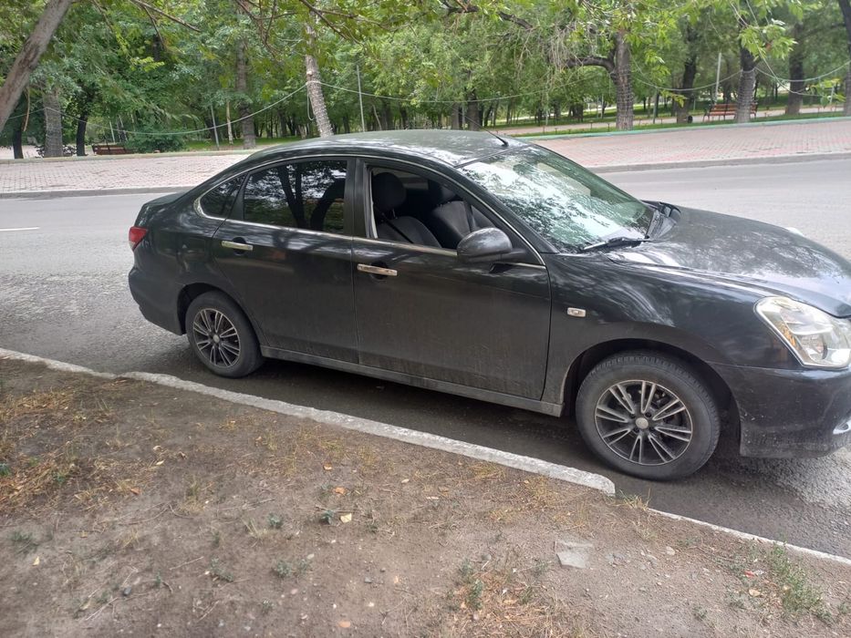 Продам машину Алмера