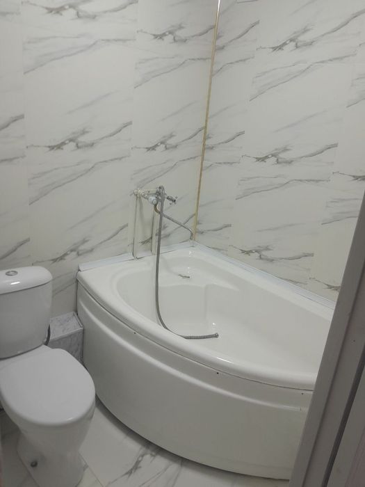 1 xonali kvartira sotiladi 4 qavatda kitve 7 dom