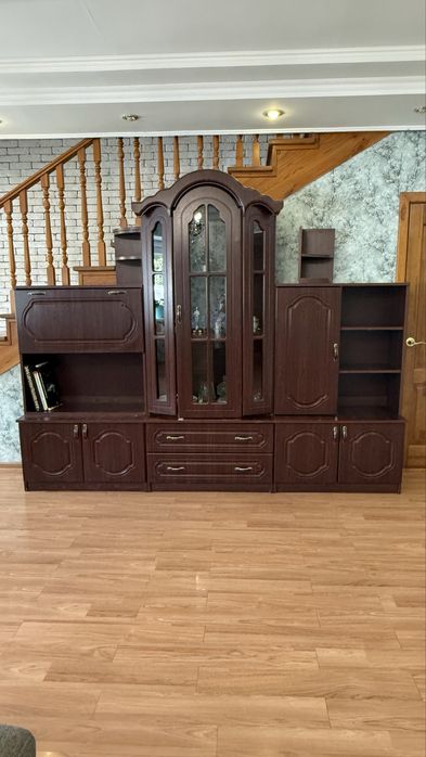 Продам горку в гостинную
