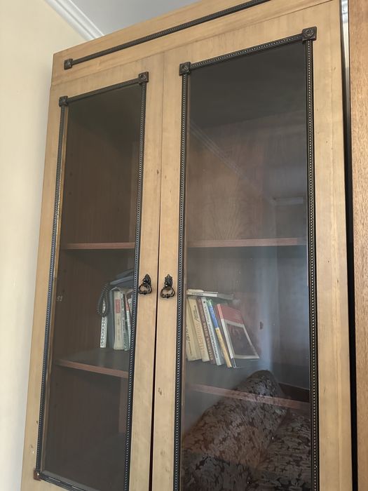 Продам шкафы ( сервант)