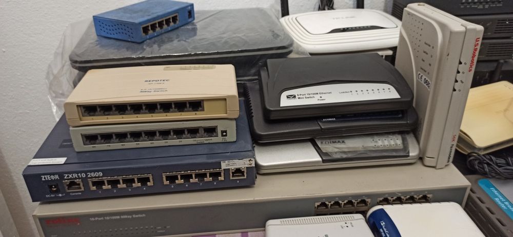 Recivere , routere , modemuri , switchuri , audio codes , media box