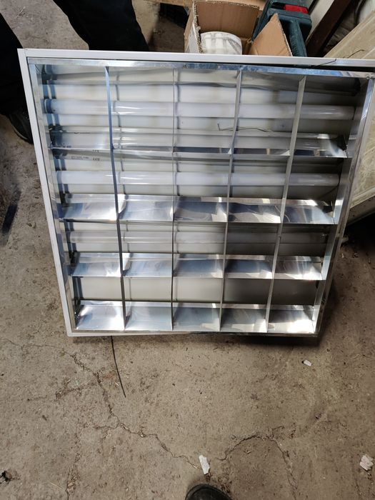 Лампи със захранване за окачен таван