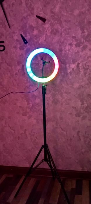 Продам кольцевую лампу