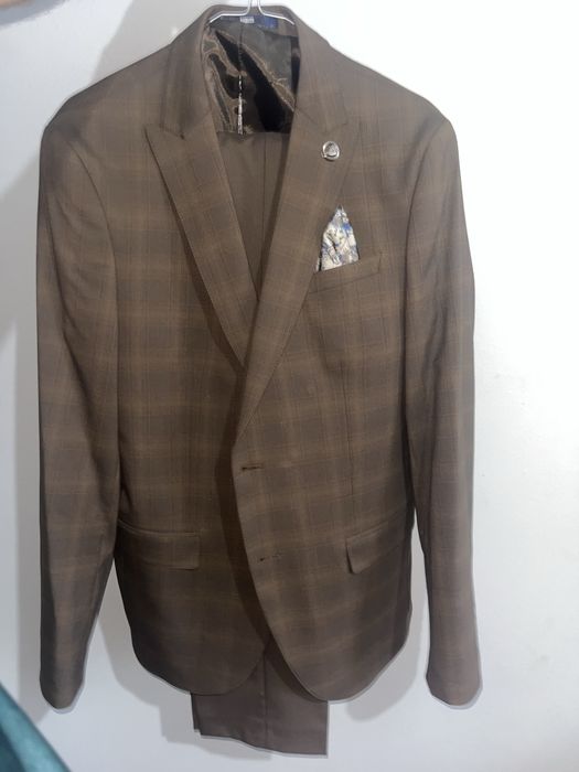 Costum din 2 piese ( pantaloni si sacou)