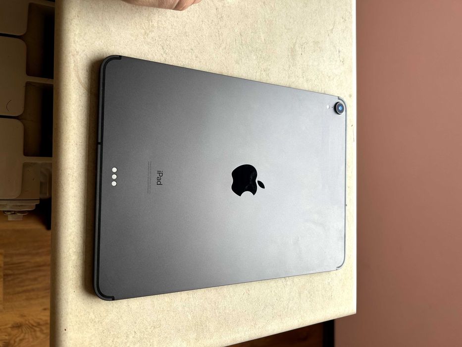 iPad Pro 11" (A2013) 512GB ili 256 Cellular – ЗА ЧАСТИ (Заключен)