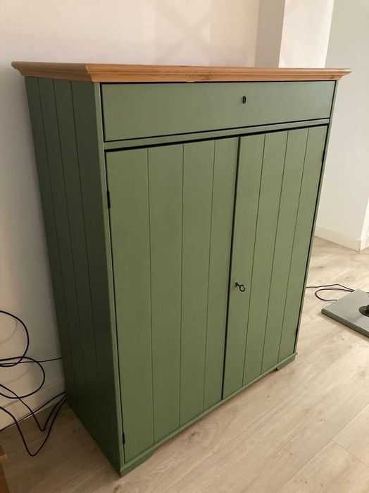 Масивен дървен шкаф/скрин IKEA HURDAL – естествено дърво и ретро стил