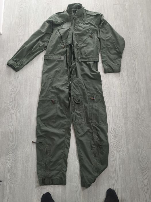 Costum pilot cu defecte