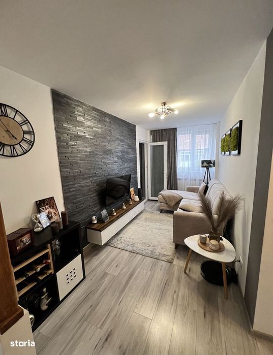 De vanzare apartament cu 3 camere, 2 balcoane, renovat, zona Pascal