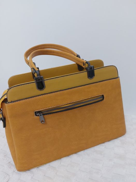 Стилна дамска чанта