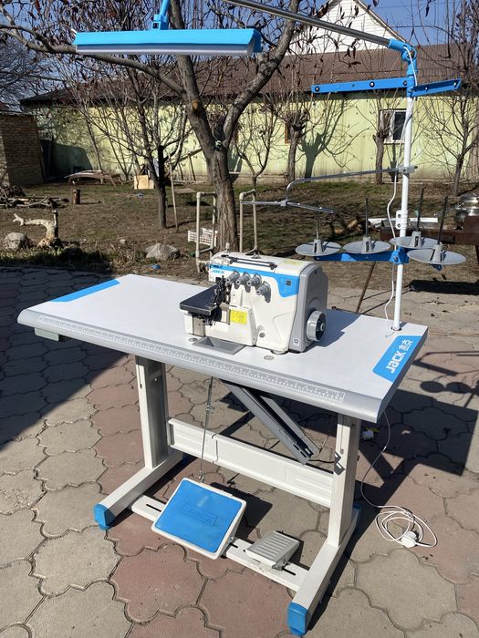 Оверлок jack E4s 4-х ниточный