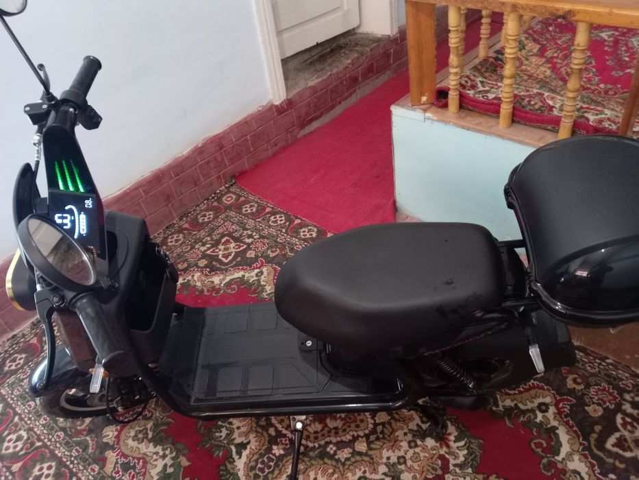 skuter sotiladi holati yaxshi yangi