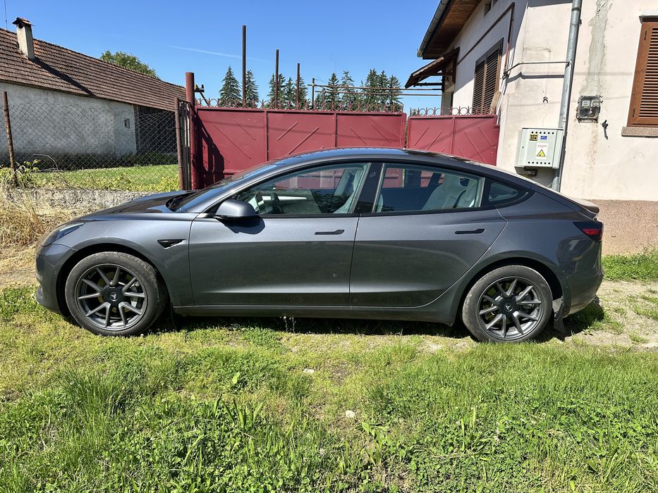 Tesla model 3 long range