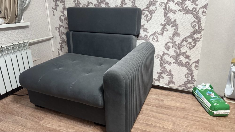 диван 3метра . 3подушки.