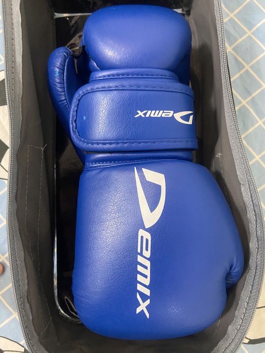 Боксерский перчатка Demix