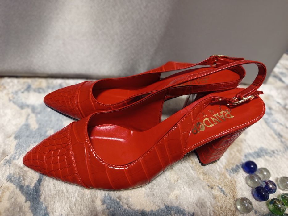 Босоножки женские Пандора 38 размер. Новые.