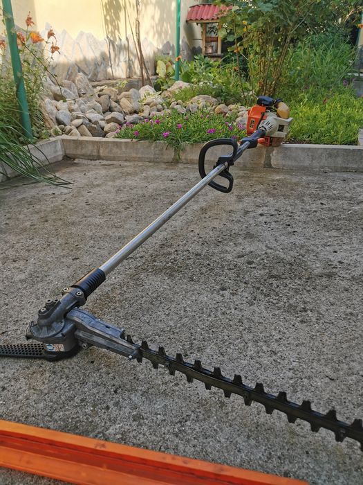 Продавам телескопичен бензинов храсторез STIHL HL 75