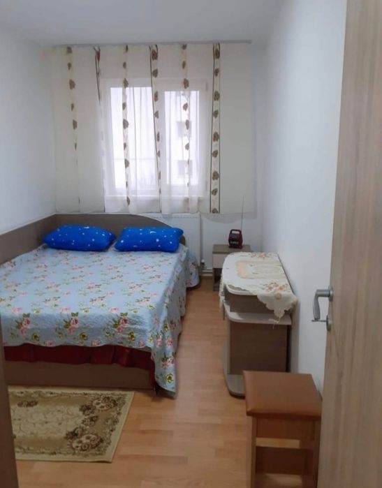 Închiriez apartament