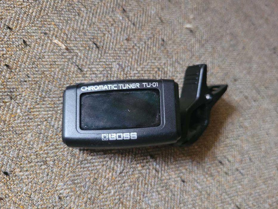 Продавам тунер и перца за ел. китара