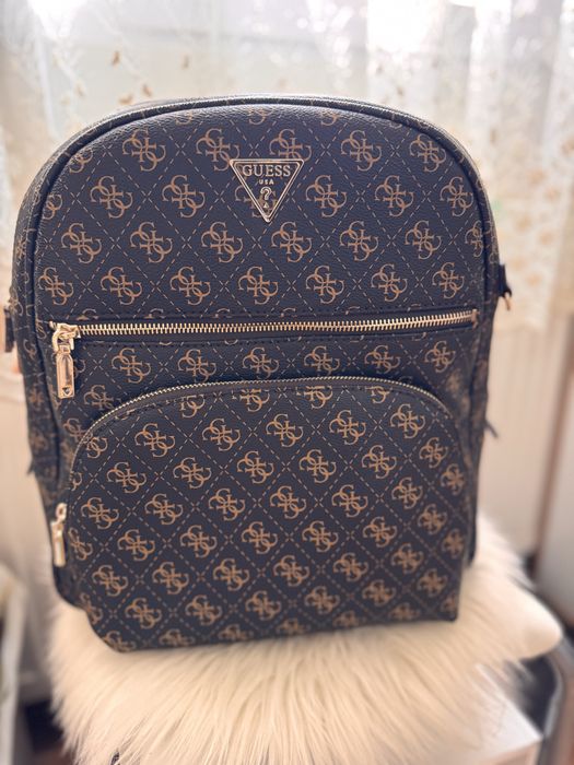 ЧИСТО НОВА ЧАНТА Guess