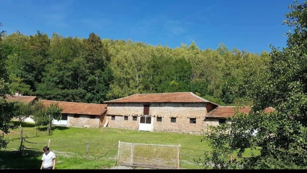 Продава се Промишлена сграда в Пирдоп - 632 кв.м за 262 €/кв.м - Снимка #2