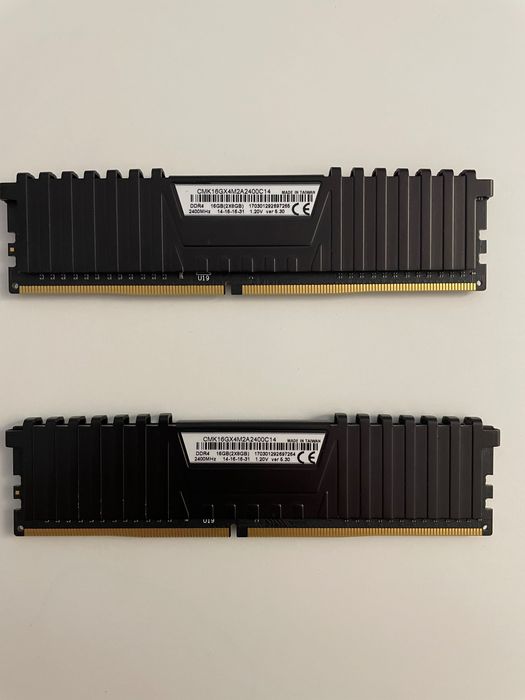 Vând 16GB RAM DDR4 (2x8) Corsair Vengeance LPX