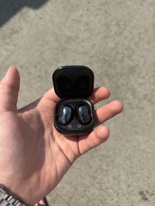 Galaxy buds live