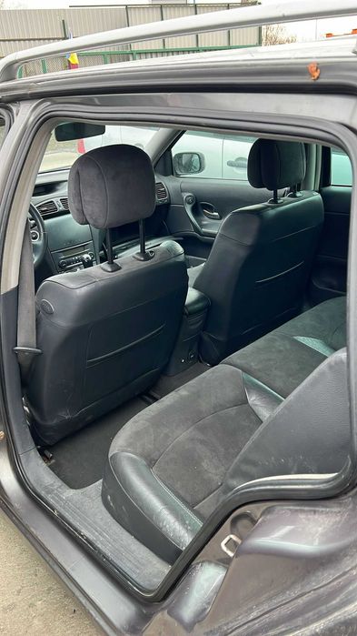 Dezmembrez la pret avantajos autoturism Renault Laguna 2003