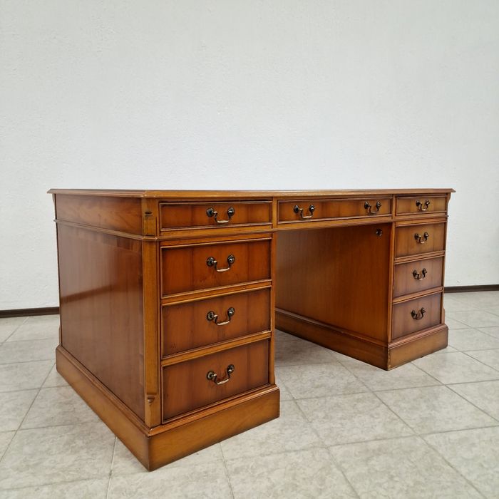 Антично бюро Chesterfield Честърфийлд