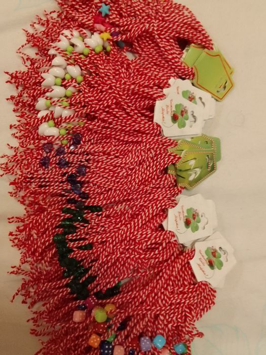 Мартеници на едро