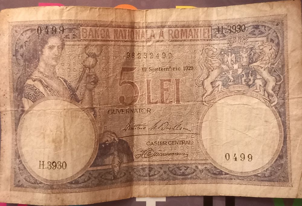 monede vechi și o bacnota