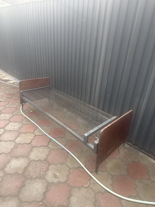 Компьютерный стол железная кровать