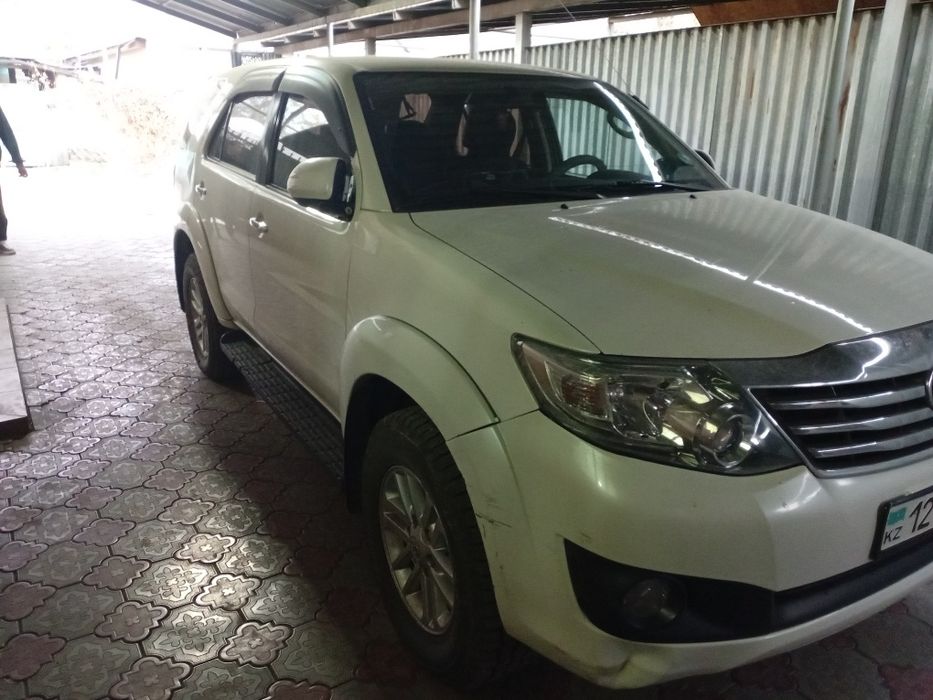 Автомабиль тойота