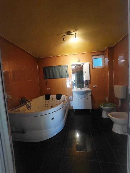 Clădire multifuncțională 670 mp | Locuință + birouri/cabinete | Zonă excelentă Oradea