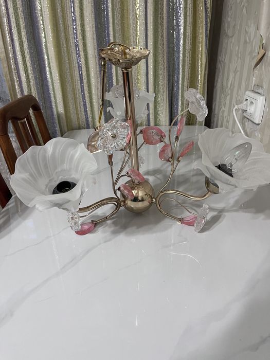 Стул, люстра,дет стуля