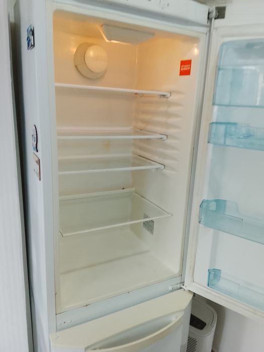 Хладилник с фризер