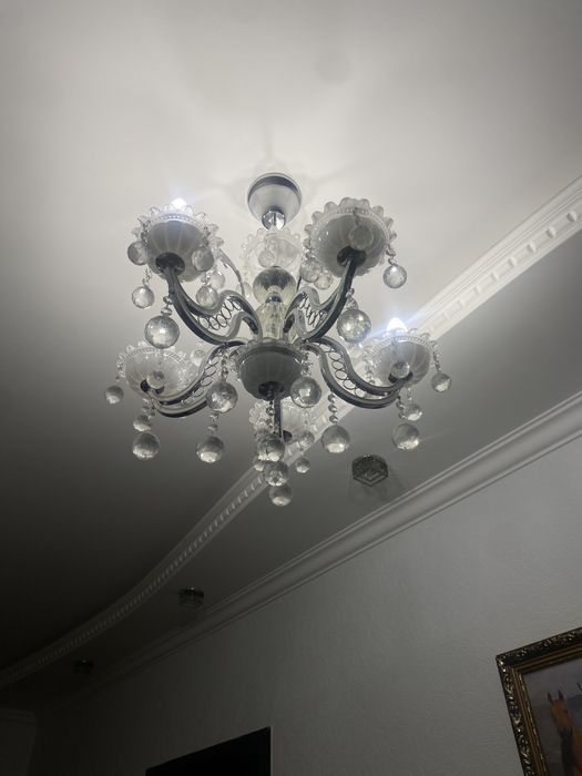 Продаю люстры разные