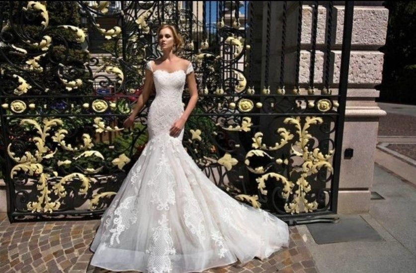 Rochie de mireasa sirena Royals marime XS / marime S spate gol Superba