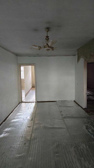 Сдаётся квартира на шелк комбинате 3х комнатная на длительный срок.