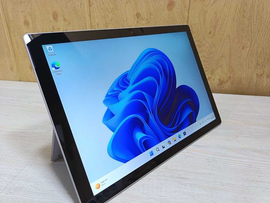 Продаётся Microsoft Surface Pro 7