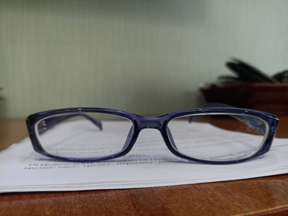 Продам женскую оправу.