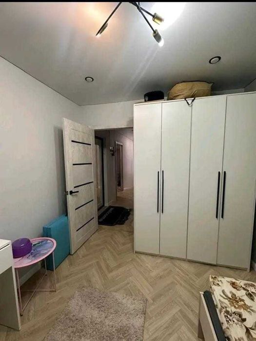 Продам 2-х ком. квартиру на 8 мкр.