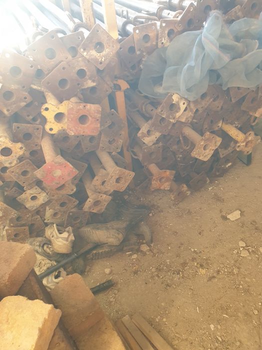 Inchiriez popici metalici 1.80 inchis-3 m,3,2 deschisi